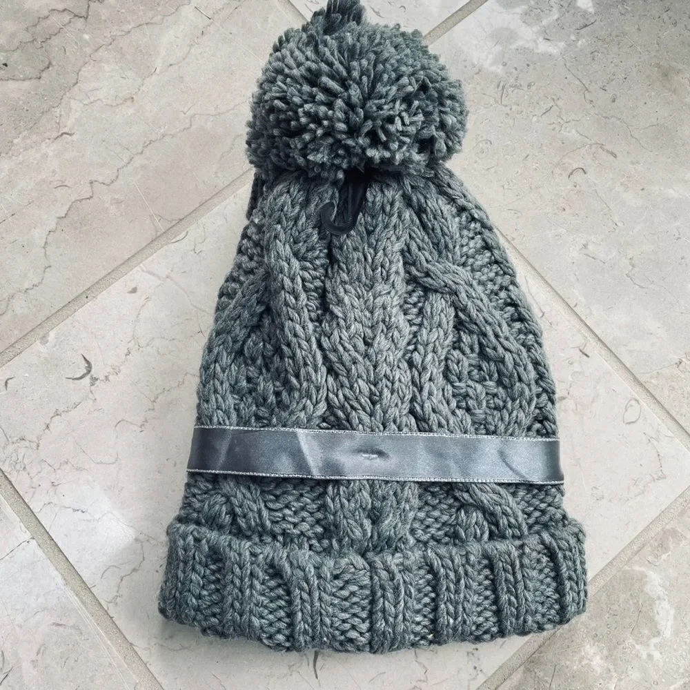 NWT West Loop Grey Beanie Pom Pom Hat & Gloves Gift Winter Set Cozy,Soft,Beautif